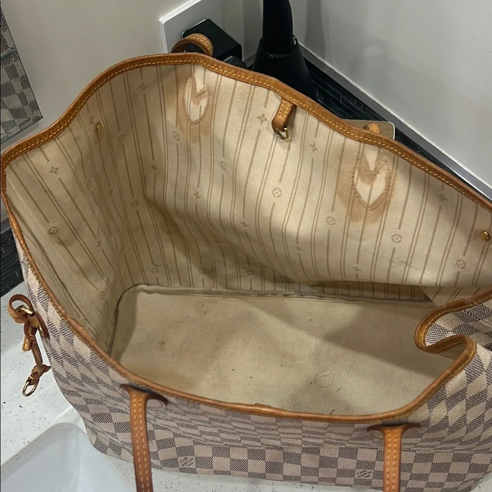 Stylish Checkered Tote Bag - Picture 3 of 9